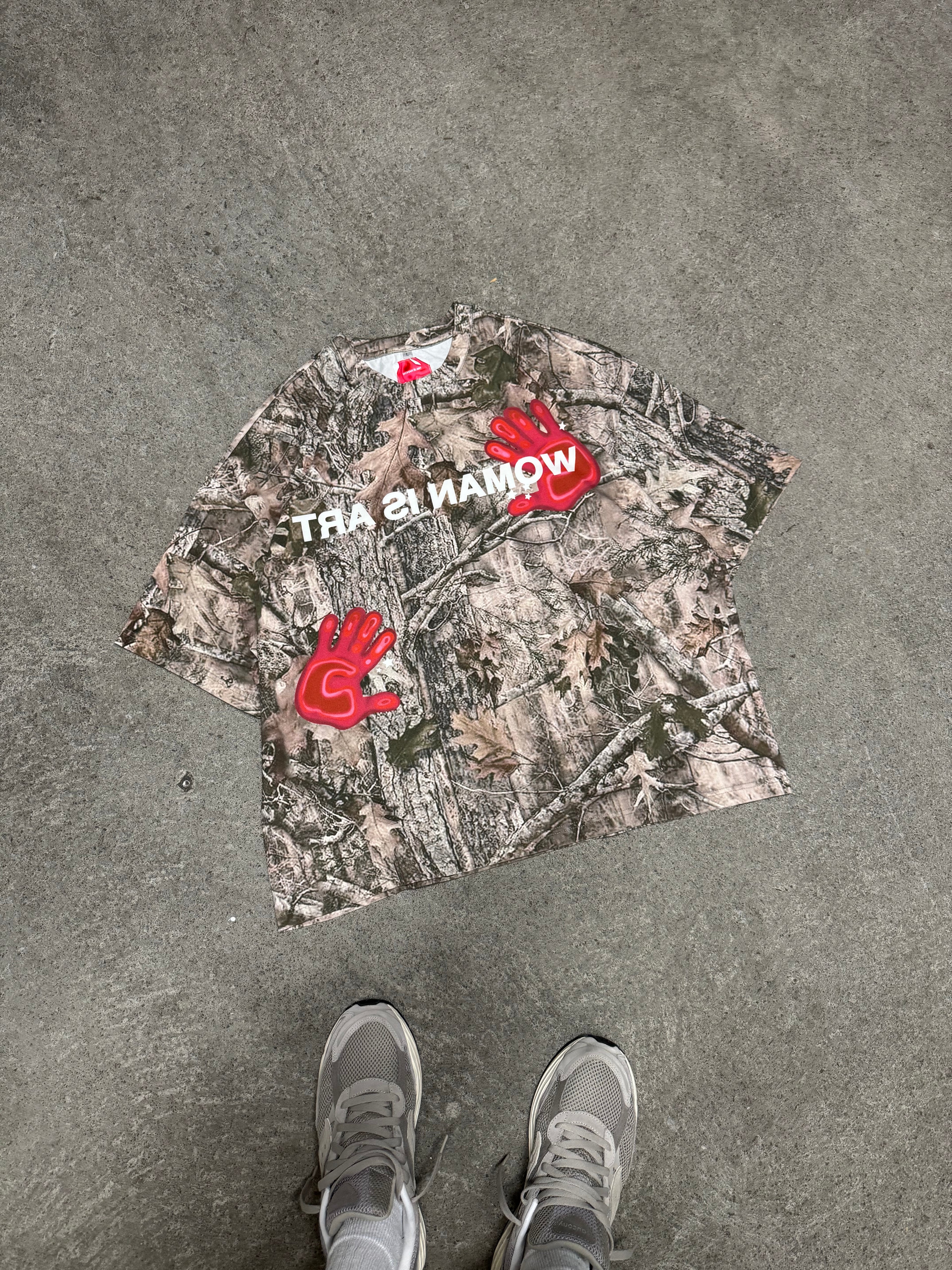 T-shirt WOMAN IS ART